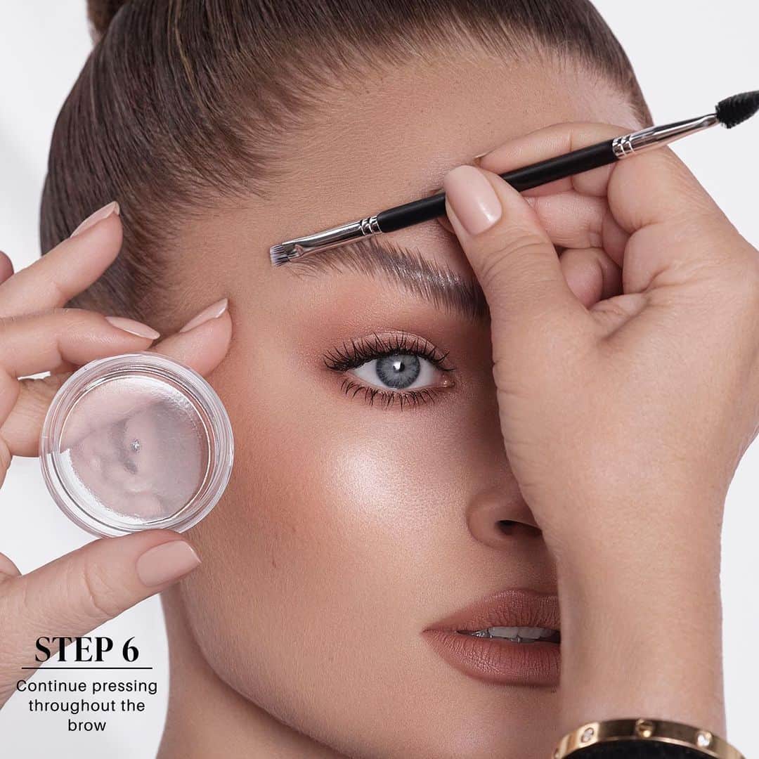 Anastasia Beverly Hillsさんのインスタグラム写真 - (Anastasia Beverly HillsInstagram)「🥶Brow Freeze makes getting that feathered brow look easier than ever! 🥶 You can get professional-level results in just a few steps🥶⁣ ⁣ 👁️ Step 1: Pick up a small amount of Brow Freeze styling wax with your spoolie⁣ 👁️ Step 2: Work the product back and forth on the back of the cap or the back of your hand⁣ 👁️ Step 3: Starting with clean brows, brush Brow Freeze through your brow hair with the spoolie⁣ 👁️ Step 4: Create the shape you want by using upward motions and pressing down⁣ 👁️ Step 5: Using the metal ferrule of Brush 12, press down lightly until each brow hair is laying flat⁣ 👁️ Step 6: Continue pressing down to make sure your look is locked in⁣ ⁣ Let us know if you have any other :cold_face: Brow Freeze 🥶 tips or experiences to share below! ⬇️⬇️⬇️⁣ ⁣ #anastasiabeverlyhills #anastasiabrows #ABHIcedOut」1月20日 8時26分 - anastasiabeverlyhills