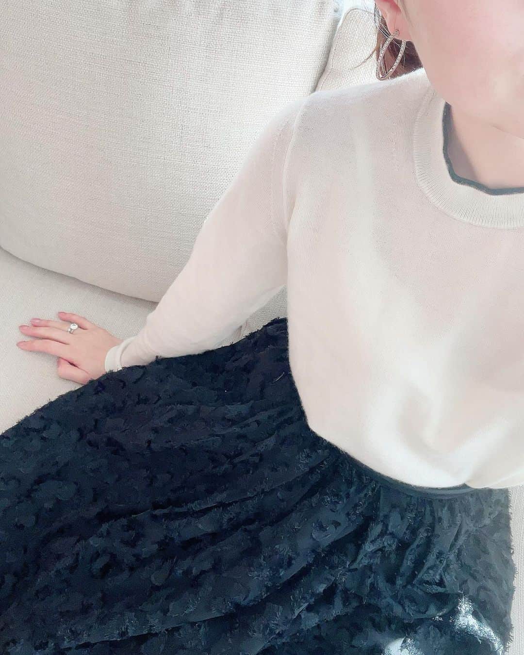 髙田麻紀子のインスタグラム：「❤︎ . @charmante__femme とのコラボスカートが 1/23 22:00から再販されます💗 . #charmantfemme」