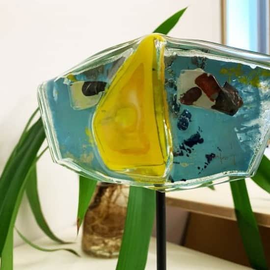 comb de shioさんのインスタグラム写真 - (comb de shioInstagram)「お気に入りのアート作品は、私の応援団。 おうちで私をいつも見守ってくれる、元気のもとなんです。  glass art works by Isako TODA﻿  #ガラスオブジェ  ﻿#オンラインショップで販売中  #お家時間を楽しもう  #ガラスアートパネル  #アートパネル  #アートのある暮らし ﻿ #combdeshio﻿ #コムデシオガラス ﻿ #コムデシオ ﻿ #ガラス作家杜多一菜子﻿ #インテリアアートパネル﻿ #インテリア好きな人と繋がりたい﻿ #インテリアデザイン﻿ #おしゃれインテリア #インテリアアート #玄関インテリア #玄関飾り #壁掛けインテリア #抽象画アート #抽象画 #モダンアート  ﻿ #art #artistsoninstagram #artwork #abstract #contemporaryart #modernart #artist  #interiorart #interiorartwork」1月20日 8時30分 - comb_de_shio