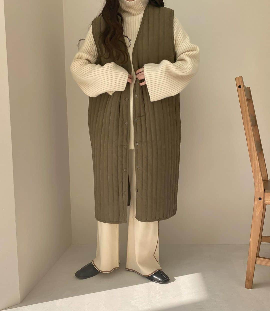 kannnaのインスタグラム：「おはようございます〜♡ 今日は早起き！  このワントーンにベスト可愛い。すき。 今日まで受注販売してます🤍🤍」