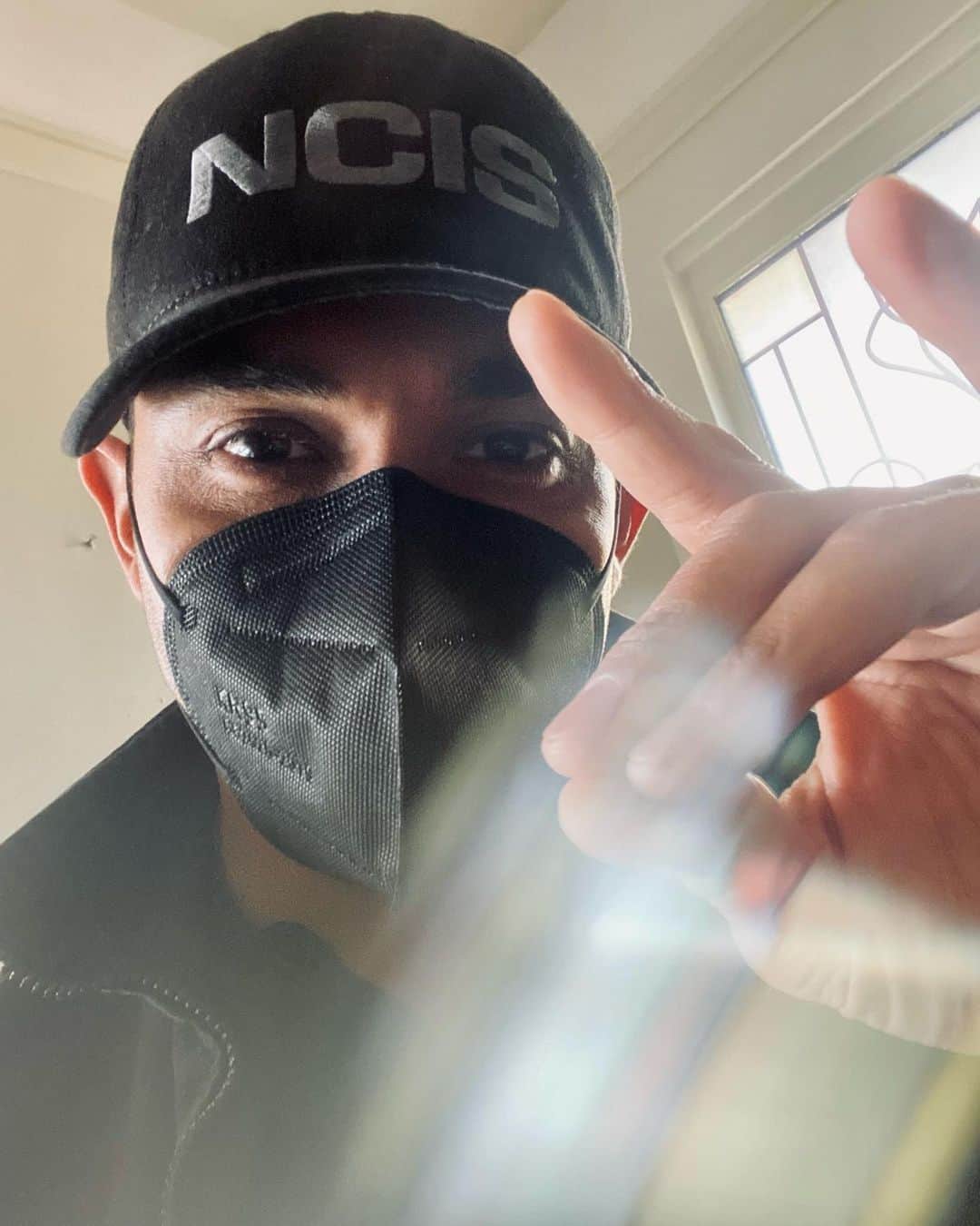 ウィルマー・バルデラマのインスタグラム：「All of it, thanks to you...  (you know who y’all are) On set of #NCIS」