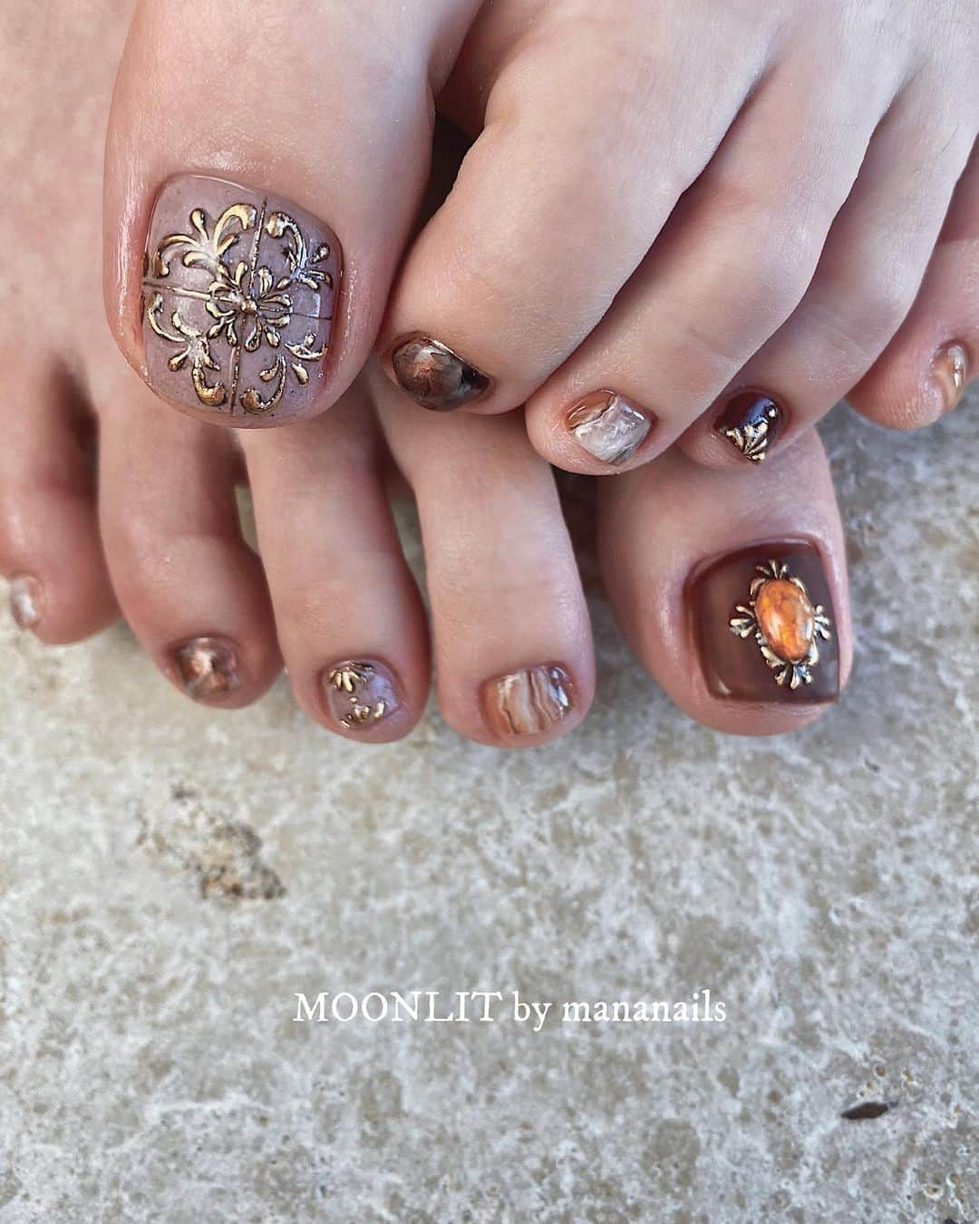 mananailsさんのインスタグラム写真 - (mananailsInstagram)「antique design @moonlit_bymananails で ずっと人気のアンティークデザイン、 オンラインセミナーで受講いただけます💅🏼 design by @moonlit_kaori   ☾120min」1月20日 8時43分 - mananails