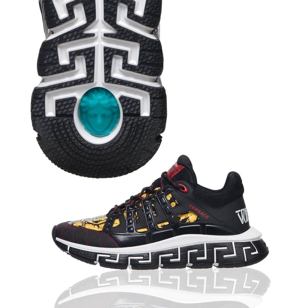 ジャンニヴェルサーチのインスタグラム：「Medusa’s sole - the #VersaceTrigreca sneaker with Barocco accents and a hidden Medusa sole is available now at the link in bio.」