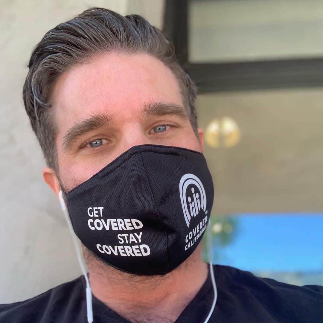 ジョーイ・ライアンのインスタグラム：「Maybe not the most fashionable but this mask that my insurance company sent me is the most comfortable I’ve worn for the gym.」