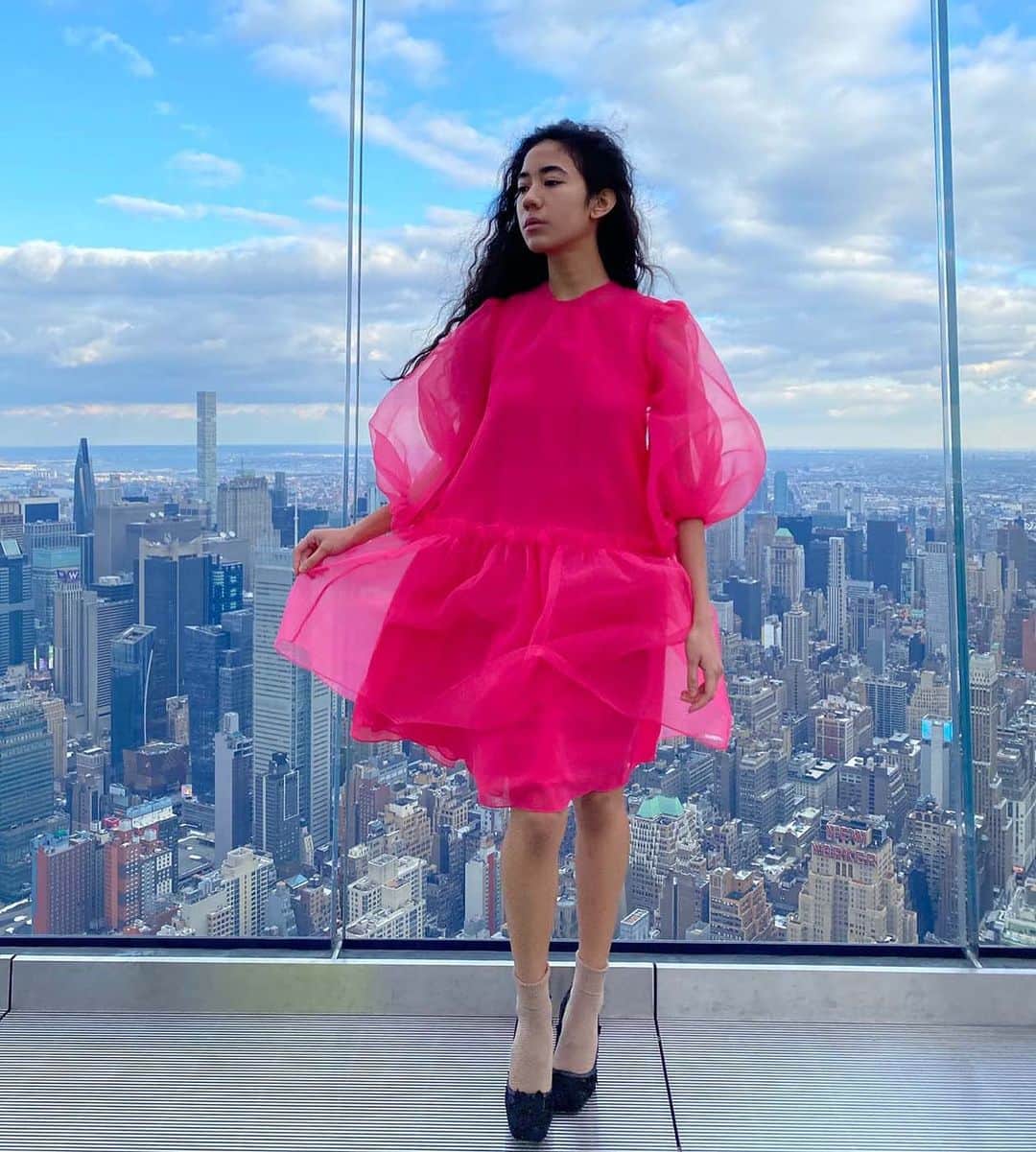 シンシア ローリーのインスタグラム：「Am I dreaming? ☁️」