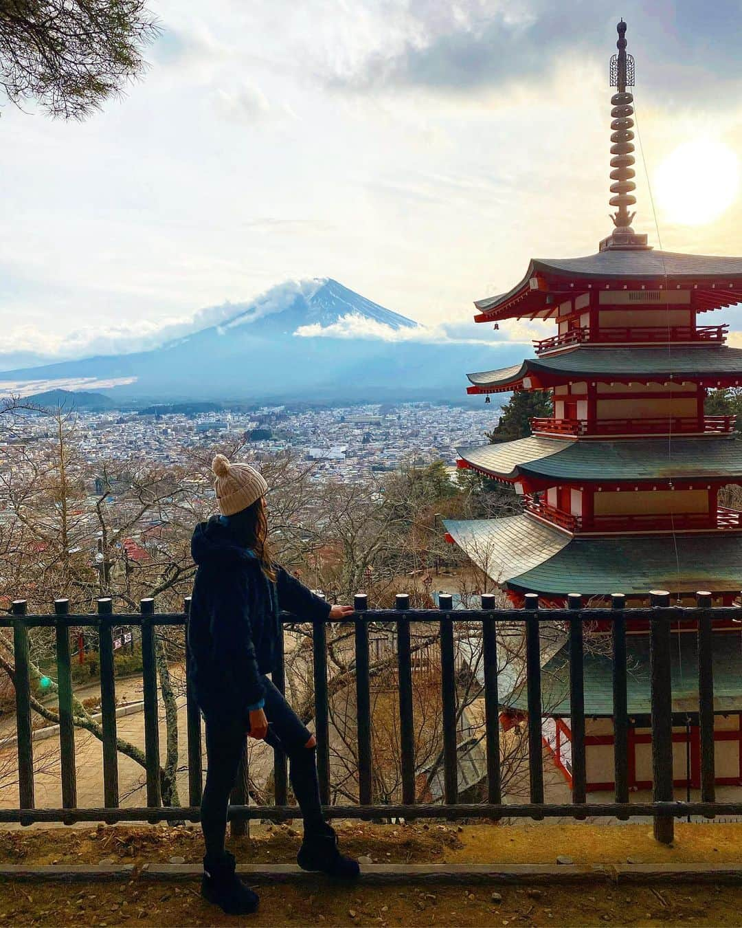 カシアのインスタグラム：「🗾 * * * #japan #fujisan #winter #birthdaytrip  #wintertrip #日本 #富士山 #誕生日旅行」