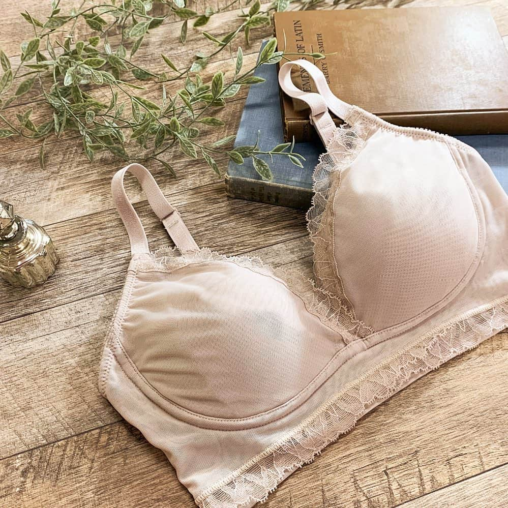 ブラデリスのインスタグラム：「With ultimate comfort and incredible support, this wire-free bra is a game changer! Get 30% off with code "WIRELESS" for a limited time. #bradelisny #bras #comfortablefashion #wirelessbra #ootdinspiration」