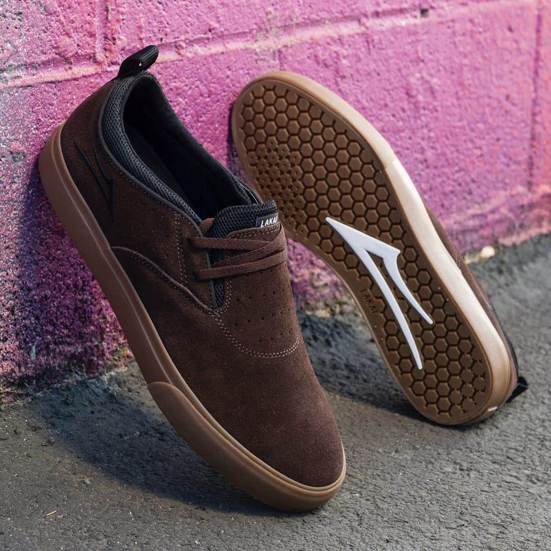 ラカイリミテッドフットウェアのインスタグラム：「Riley 2 in Chocolate/Gum Suede Slip-on fit with optional laces Available now at skate shops worldwide and Lakai.com #Lakai #TheShoesWeSkate」