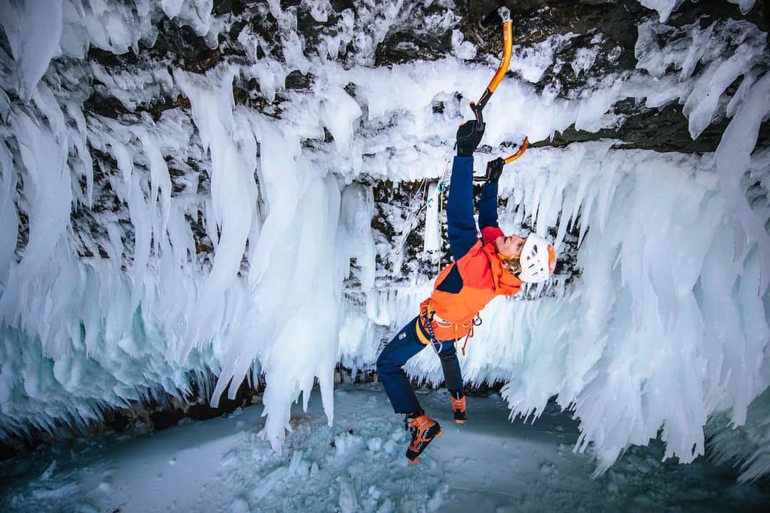 マウンテンハードウェアのインスタグラム：「We took our most durable, protective shell, built with industry-leading, bluesign®-approved GORE-TEX, and stripped it down to just the necessities. (Shop the Exposure/2 Gore-Tex Pro LT Jacket – link in bio.) Photo: @jonglassberg.」