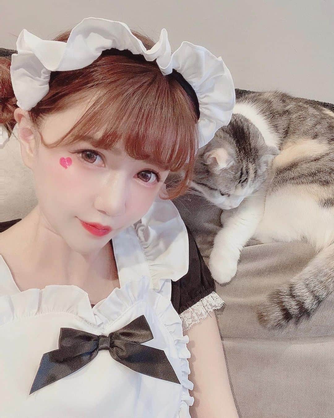 河西里音のインスタグラム：「いってらっしゃいませ✨ ご主人様🤚🏻💓💞 ♡ 昨日のPocochaイベントで着た メイドさん(♡ᴗ͈ˬᴗ͈)⁾⁾⁾ 沢山のRyon's★の応援あって 3位に入賞することができました🙌✨ ホントーにありがとう(*⃙⃘ˊ꒳​ˋ*⃙⃘)*ᵗᑋᵃᐢᵏ ᵞᵒᵘ ¨̮ ほぼ、毎日朝配信してます🎧💗 @Rion🌈🎙💖 遊びに来てネ☀️✨ #メイドさん #コスプレ #ポコチャライバー #pococha  #pocochaライバー  #musicライバー #singer #cat #japanesegirl」