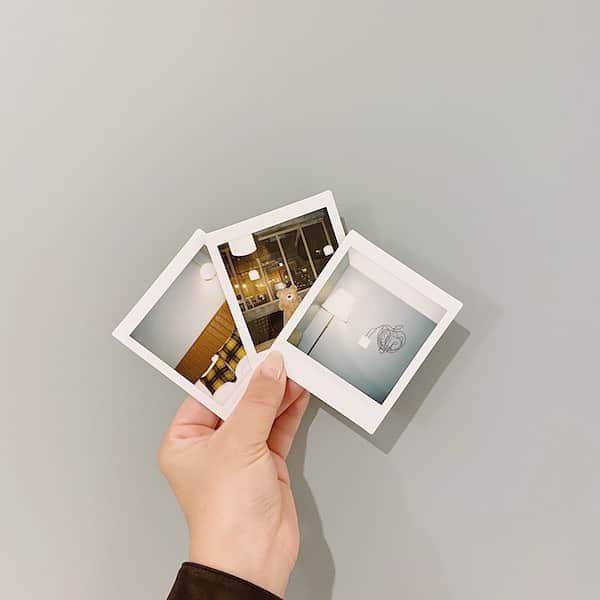 isutaさんのインスタグラム写真 - (isutaInstagram)「特別な思い出は「チェキ」で残そ。﻿ 新作モデルなら、カメラ初心者さんでも簡単におしゃれ写真が撮れちゃう！﻿ ﻿ ﻿ 「おしゃれな写真を簡単に撮りたい」「撮った写真を飾りたい」という方におすすめなのが、富士フイルムから2020年11月6日（金）に発売された「instax SQUARE SQ1」。﻿ ﻿ ﻿ 簡単に操作ができるので、カメラ初心者さんにもぴったりなんです！﻿ ﻿ ﻿ 気になる詳細は、 @isuta_jp トップのURLから記事をチェックしてね。﻿ ﻿ ﻿ #isuta #イスタ #isuta_fashion﻿ #isutapic #instaxcamera #fujifilm ﻿ #cheki #instax #instaxsquare #instaxsquare1﻿ #instaxsq1 #instaxlife #instaxhobby #instaxyourlife﻿ #チェキ2021 #カメラ好きな人と繋がりたい﻿ #チェキ #富士フィルム #チェキのある生活﻿ #カメラ #写真 #ポラロイド#ポラロイドカメラ﻿ #インスタントカメラ #フィルム #フィルムカメラ﻿ #写真好きな人と繋がりたい #休日の過ごし方﻿ ＃フォトジェニック #お洒落な人と繋がりたい ﻿ #おしゃれさんと繋がりたい」1月20日 19時07分 - isuta_jp