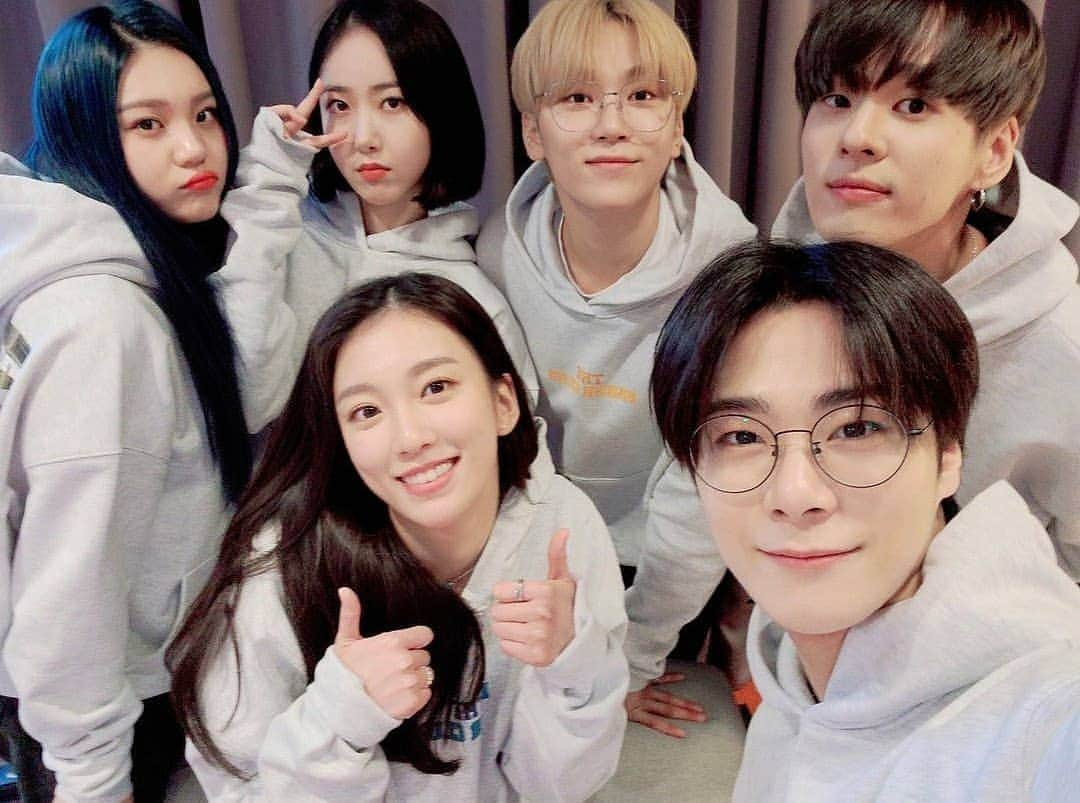 オムジさんのインスタグラム写真 - (オムジInstagram)「210120 with 98 liners #여자친구 #엄지 #신비 #GFRIEND #UMJI #SINB」1月20日 19時18分 - gfriendumji