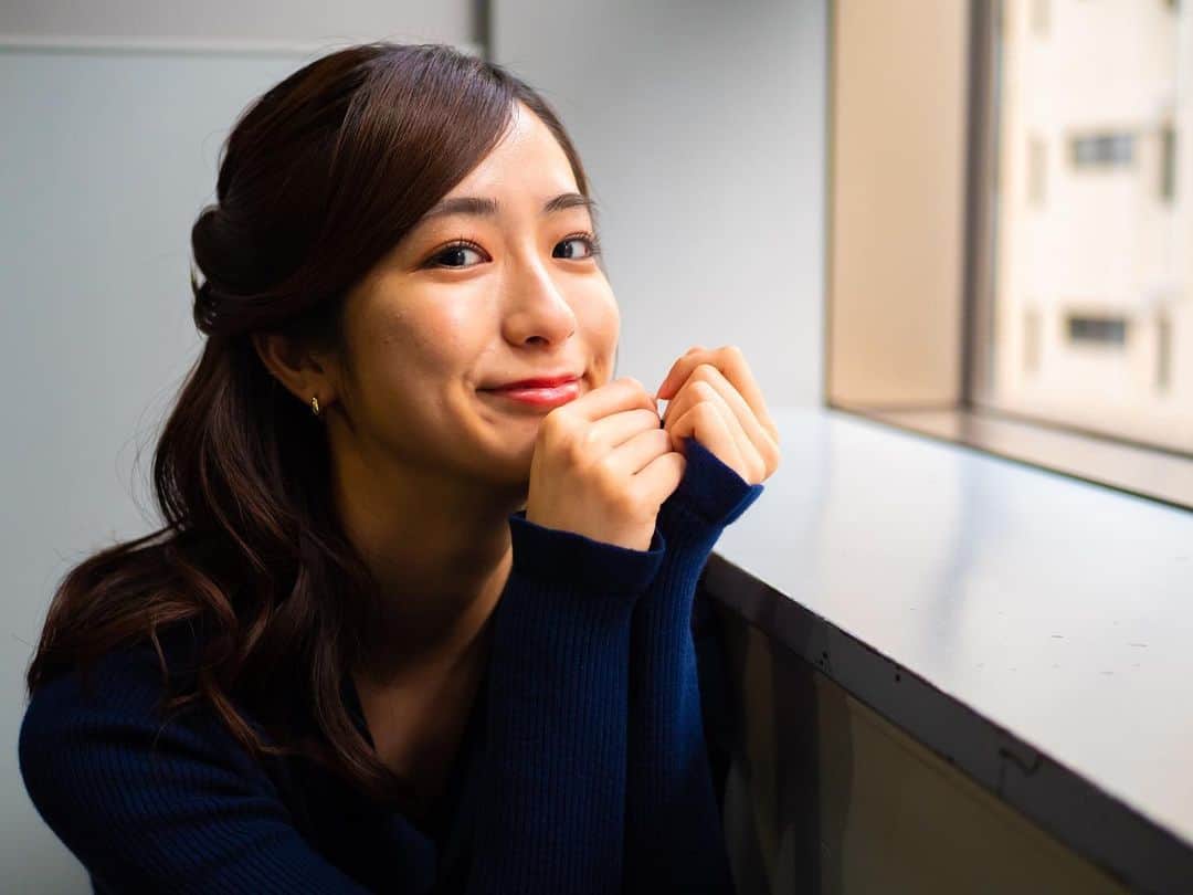 小林廣輝のインスタグラム：「同期続きます！ 田村です！ 笑った写真について  た「何が面白かったのか全く覚えてない。。」  すません笑  ---  このアカウント以外にもアザカーカットを 各アナウンサーアカウントやアナグラム（ @tbs_annogram ）にもあげるのでそちらも是非ご覧ください〜☺️ 今この投稿をご覧の皆様と一緒に作っていきたい企画なので「このアナウンサーのこんなシーン撮ってきて！」要望を募集しております〜！」
