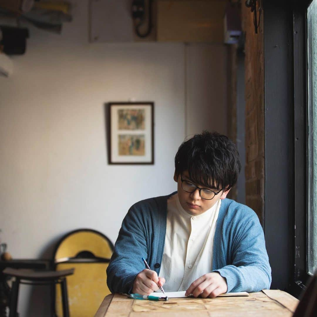 砂川信哉さんのインスタグラム写真 - (砂川信哉Instagram)「このたび、拙著『大学受験がしんどくなったときの息抜きのヒント』が2月26日に発売されることになりました！ 昨年皆さまからいただいた質問に答えつつ、勉強法よりも、ありがちな悩みの解決に主眼を置いた本です。 コラムもいくつか書きました。受験生向けの本で、SASUKEのことが書かれているものは他にはないでしょう(笑) 受験生活がつらくなった時に、背中を押す一冊になればなと。  予約や概要はストーリー・ハイライトのリンクから！」1月20日 19時36分 - sngw22