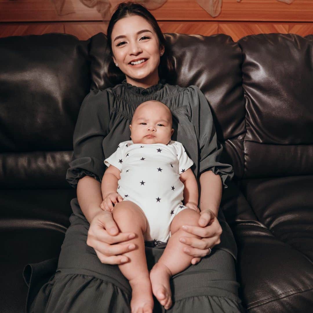チェルシー・オリビアのインスタグラム：「Selamat 3 bulanan sayangku ganteng @dante.oliver.alinskie ♥️♥️ kok rasanya cepet bngt dia udh 3 bulanan aja yahh... Tumbuh sehat yahh nak ♥️」