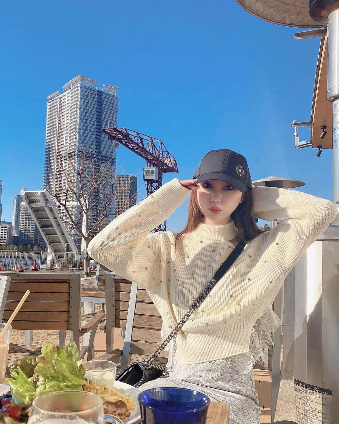 田辺音羽のインスタグラム：「キラキラ〜🤩 #selfportrait #chanel #outfit  #ootd #lunch」