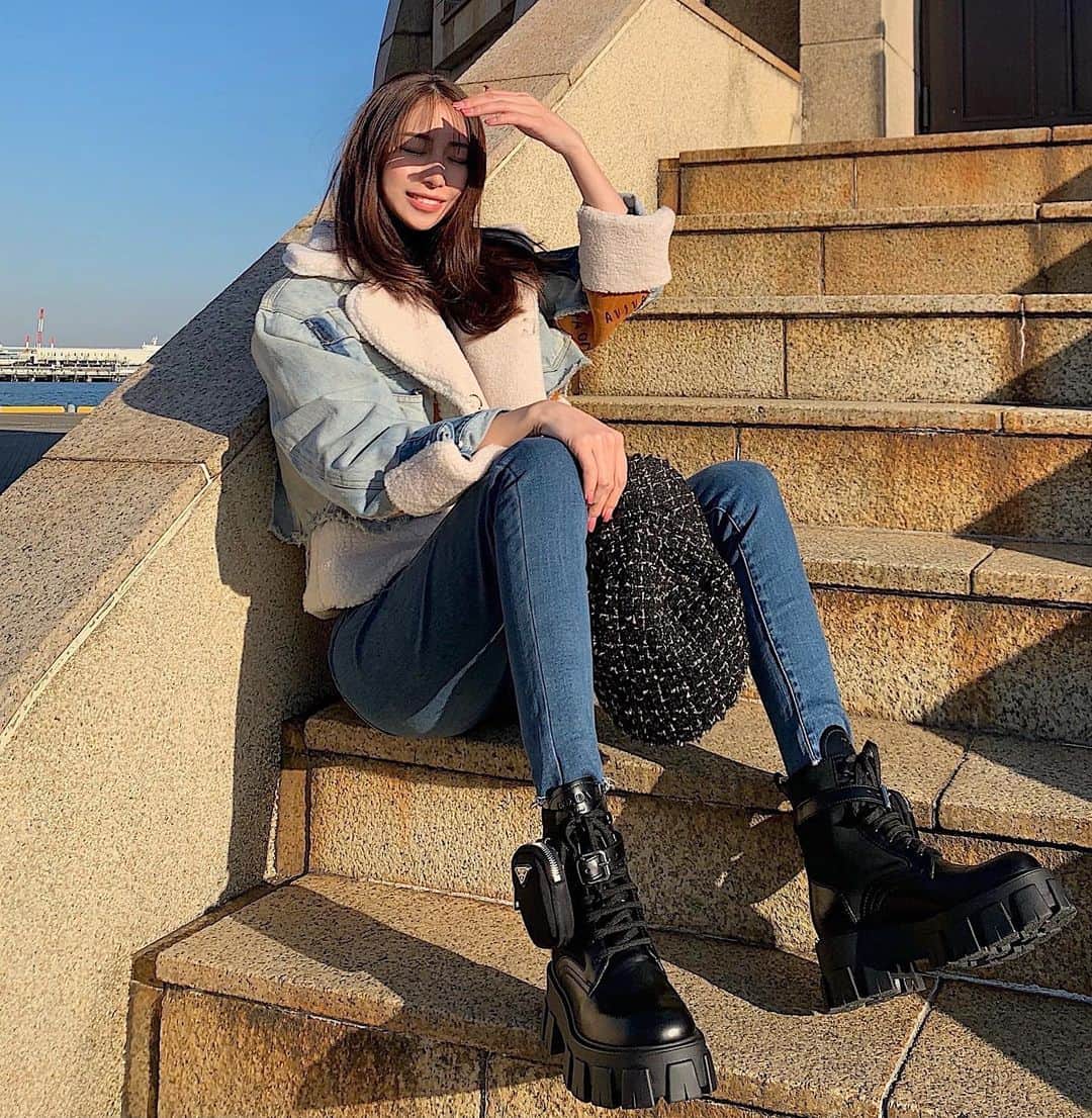 藤田麻里のインスタグラム：「いかがお過ごし〜😘🤞  引きこもりすぎて ダメになってしまうのではと 今日はお外に出ました😉♥️  おまりこ救出作戦！成功です！  @mirror.me_official の アウターいつ着てもかわいい！  #ゲームとアニメは私を救う」