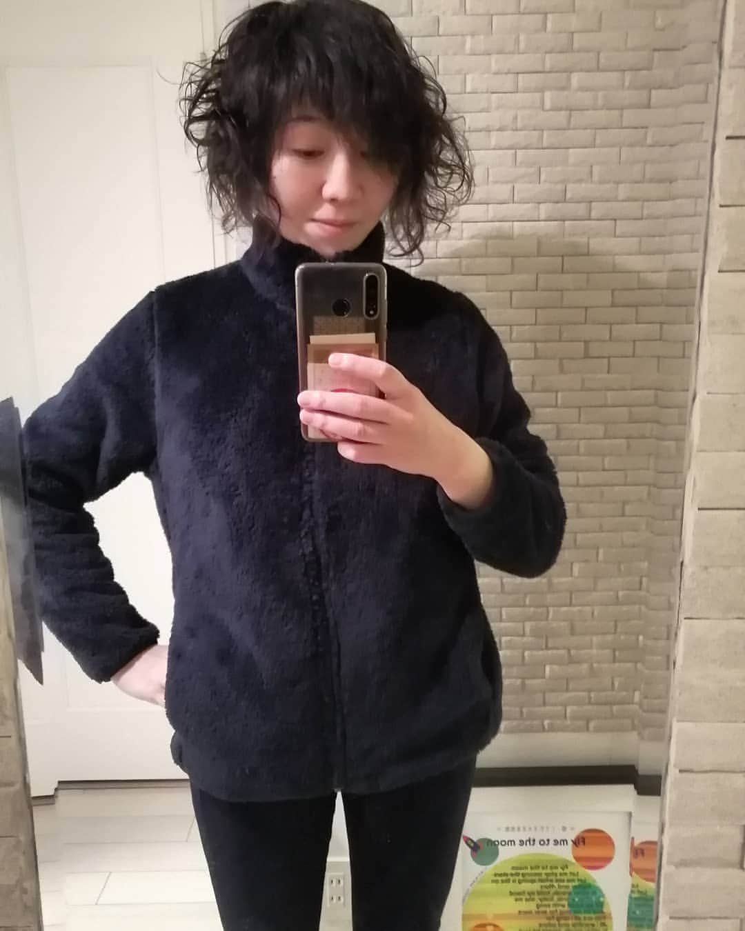 川村由紀のインスタグラム：「遂に全身 @uniqlo_jp デビュー。  ファーリーフリースフルジップジャケットXL、ヒートテックウルトラストレッチハイライズジーンズ24…温かく着心地良くて温泉に浸かっているみたい♨️  #ユニクロ #uniqlo」