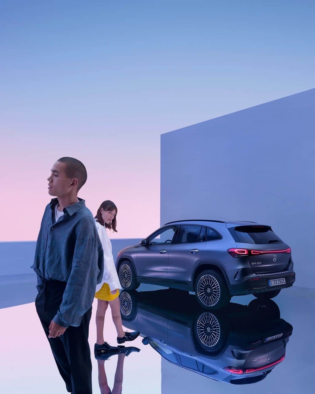 メルセデス・ベンツさんのインスタグラム写真 - (メルセデス・ベンツInstagram)「[Stromverbrauch kombiniert: 15,7 kWh/100 km  CO₂-Emissionen kombiniert: 0 g/km  mb4.me/DAT-Leitfaden-electric  EQA 250]  The electro-aesthetic design of the new all-electric EQA is a calling card for progressive luxury. @mercedeseq  #MercedesEQ #EQA #MercedesBenz #foranewgeneration」1月20日 20時00分 - mercedesbenz
