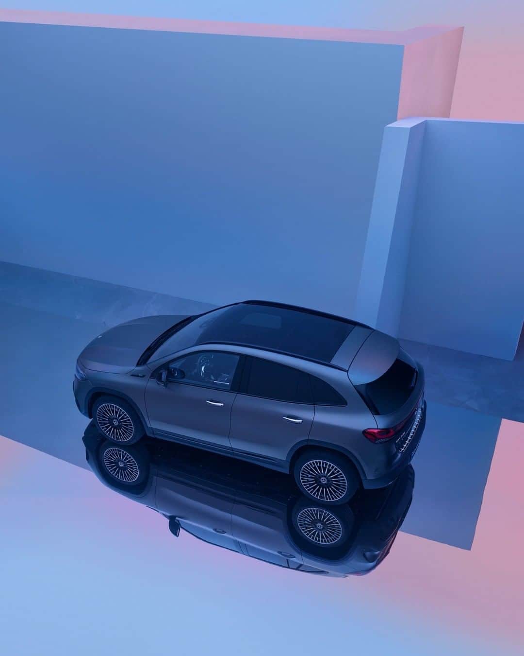 メルセデス・ベンツさんのインスタグラム写真 - (メルセデス・ベンツInstagram)「[Stromverbrauch kombiniert: 15,7 kWh/100 km  CO₂-Emissionen kombiniert: 0 g/km  mb4.me/DAT-Leitfaden-electric  EQA 250]  The electro-aesthetic design of the new all-electric EQA is a calling card for progressive luxury. @mercedeseq  #MercedesEQ #EQA #MercedesBenz #foranewgeneration」1月20日 20時00分 - mercedesbenz
