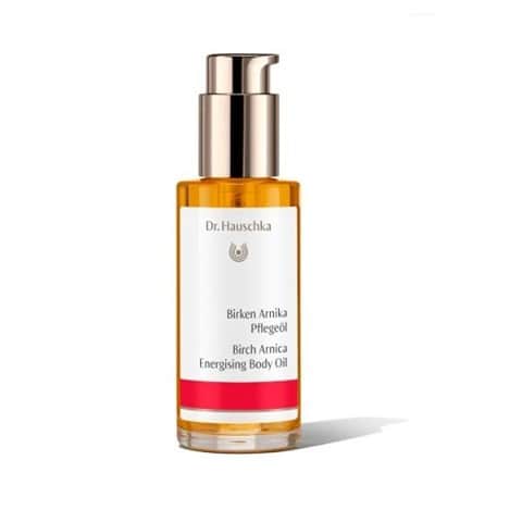 Dr. Hauschka Japan ドクターハウシュカのインスタグラム：「【冬の温めケアにも】⁠ Dr.ハウシュカのバーチ＋アルニカのボディオイルは、⁠ アルニカで身体の巡りをサポートしながら⁠ バーチが気になるラインや箇所の引き締めてゆきます。⁠ .⁠ .⁠ 入浴後に軽くタオルドライしたお肌に⁠ なじませて、マッサージしてゆくと、⁠ 身体が温まってゆくのが感じられると思います。⁠ .⁠ .⁠ Dr.ハウシュカのボディオイルは、⁠ 人肌程度でゆっくりと抽出していますので、⁠ 肌あたりがよく、すっとなじんでゆきます。⁠ .⁠ .⁠ ご自身でコンディションを確かめながら⁠ ボディケアをお楽しみください。⁠ .⁠ .⁠ #drhauschka  #drハウシュカ#ドクターハウシュカ　#ナチュラルコスメ#オーガニックコスメ#スキンケア#ボディケア　#ボディクリーム#オーガニックメイク#保湿#ホリスティック#ハーブ#100％ナチュラル#ノンケミカル #自然派#セルフケア #保湿ケア#天然香料#乾燥ケア #乾燥対策#ナチュラルボディケア # 保湿クリーム#ボディケア#自然派#ボディオイル#オーガニックコスメ好きな人と繋がりたい#オーガニック好きな人と繋がりたい#バーチ#アルニカ#ボディオイルマッサージ#敏感肌⁠」