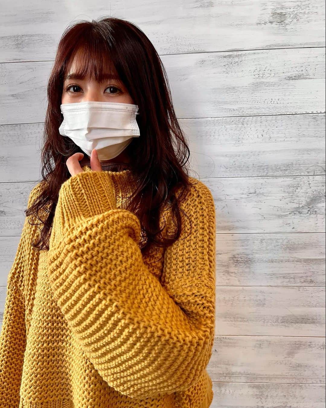 木本夕貴のインスタグラム：「カラーは暗めのラズベリーレッド❤️ カットは顔まわりだけウルフレイヤー🐺✂︎  大島さんは天才です🙆‍♀️✨」