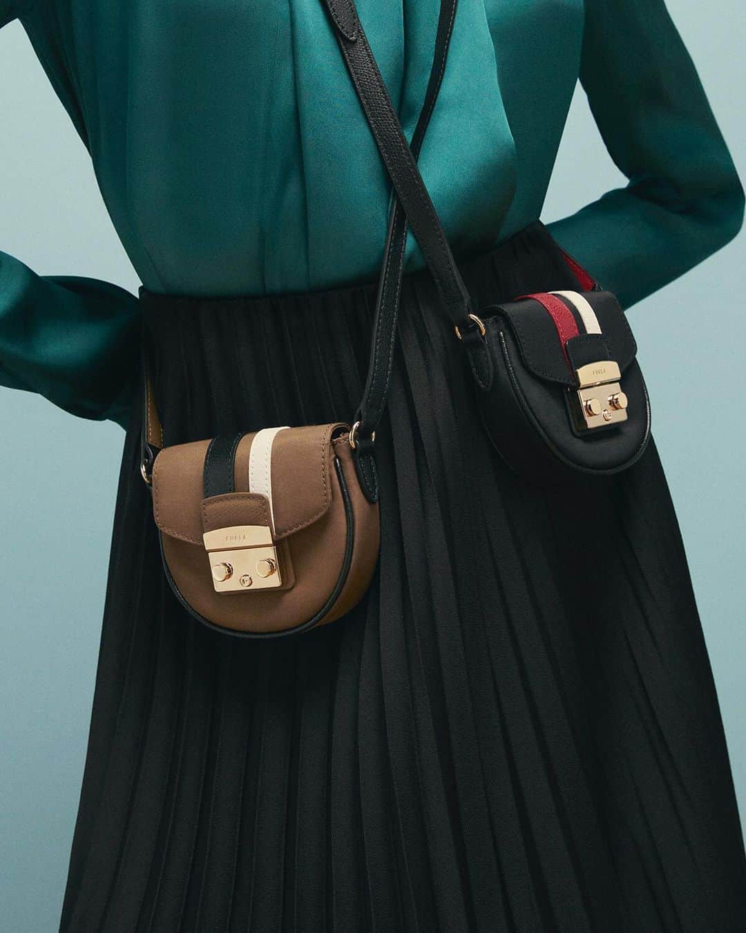フルラのインスタグラム：「These micro Furla Metropolis will swiftly become your go-to. Check the link in bio  #thefurlasociety #furlafeeling #furlagift #newcollection #furla #accessories #fashion」
