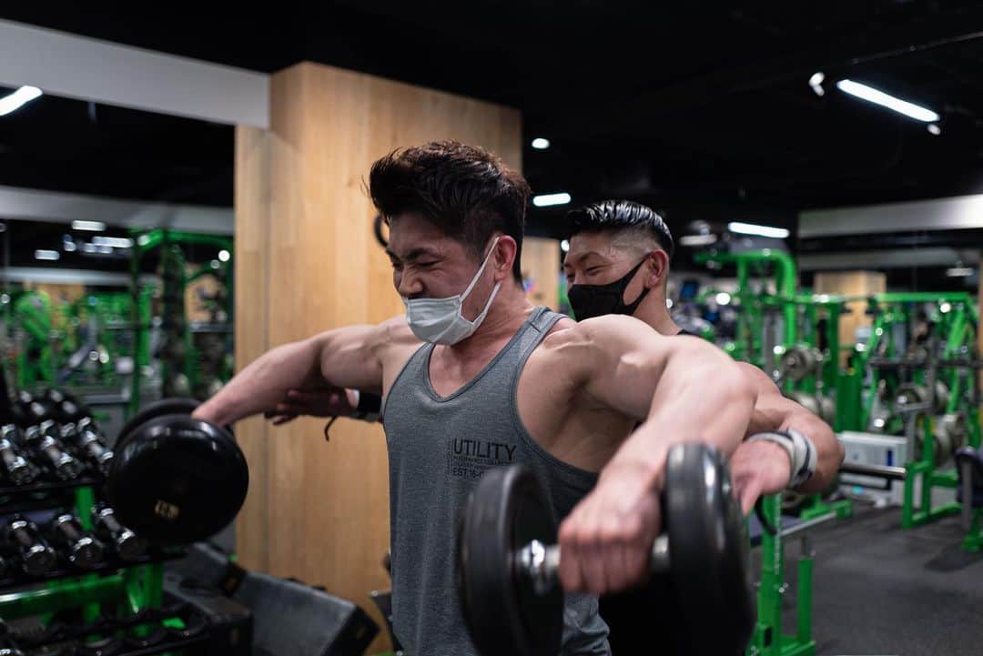 湯浅幸大さんのインスタグラム写真 - (湯浅幸大Instagram)「@ryo_fitness_jp と肩トレ！ 良い刺激をありがとう👍」1月20日 20時18分 - kingyuasa
