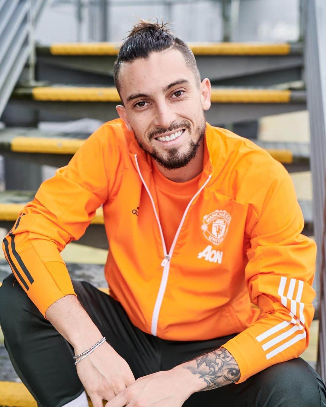 マンチェスター・ユナイテッドさんのインスタグラム写真 - (マンチェスター・ユナイテッドInstagram)「🔶🔸🔶 📲 Tap to shop our latest training wear! 🔥 #MUFC #AlexTelles」1月20日 20時17分 - manchesterunited