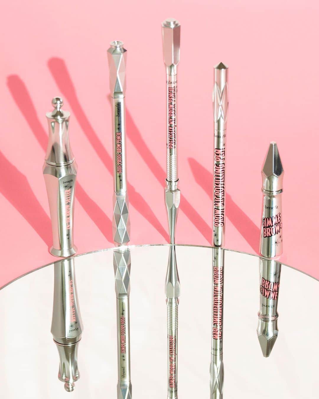 Benefit Cosmeticsさんのインスタグラム写真 - (Benefit CosmeticsInstagram)「Mirror, mirror on the wall, which #benefit brow product is your favorite of them all? 💕 PS. Looking for your #preciselymybrowpencil brow shade? DM @benefitshadefinder an unfiltered photo of yourself in natural lighting with your hair clearly visible. Brow Experts are online from 8:00am-7:00pm PST, today only! #benefit」1月20日 11時35分 - benefitcosmetics