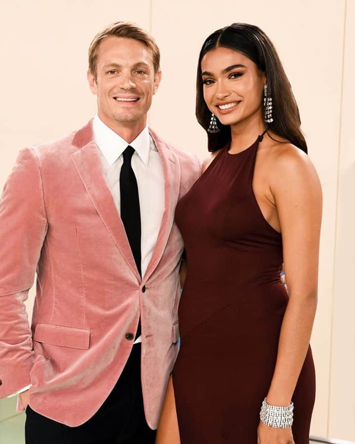 Vogue Australiaさんのインスタグラム写真 - (Vogue AustraliaInstagram)「Congratulations to these lovebirds. Victoria's Secret model #KellyGale and actor Joel Kinnaman have officially announced their engagement. Sharing the news on Instagram, Gale also gave fans a glimpse at her sizeable cushion-cut rock. Take a look at the ring, along with some of the other best-ever celebrity #engagementrings, at the link in bio.⁣ ⁣ 📷 Getty Images」1月20日 11時40分 - vogueaustralia