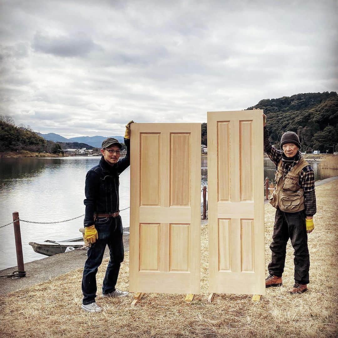 木製ドアの全国通販　ウッドデポさんのインスタグラム写真 - (木製ドアの全国通販　ウッドデポInstagram)「ご要望の、幅76.7㎝×高181.9㎝と幅59.2㎝×高1918㎝のサイズオーダードアが完成いたしました。既存のドアサイズに合わせて仕立てます。素敵なインテリア空間を目指すリノベーションに是非。 @wood_depot #サイズオーダードア #木製ドア #木のドア #玄関ドア #室内ドア #アンティーク風ドア #ビンテージドア #ヴィンテージ #自宅カフェ #自宅ショップ #トリミング #カフェ改装 #カスタムドア #ネイルサロン #ネイルサロン改装 #古民家改装 #古民家再生 #マイホーム計画中 #新築 #店舗 #美容室改装 #リノベ #リノベーション #店舗改装  #キックプレート #クラシックカー #ガレージハウス #ガレージライフ」1月20日 11時52分 - wood_depot