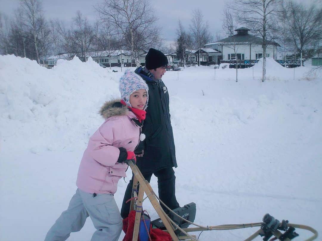 水崎綾女さんのインスタグラム写真 - (水崎綾女Instagram)「懐かしシリーズ。 16歳の私とお犬様。 犬ぞりレースに参加したんだなぁ( ´Д`)y #雪 #犬 #犬ぞり #犬ぞりレース #snow」1月20日 12時07分 - misakiayame