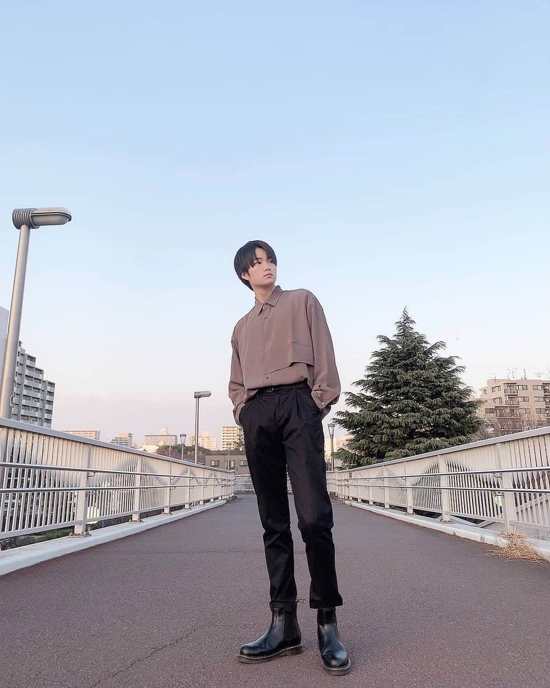 外山将平のインスタグラム：「おすすめしていただいたハンドクリーム 沢山試していこうと思います！ 教えて下さりありがとうございます😊  #こんにちは#俳優#外山将平#fashion#今日の外山#写真#韓国#韓国ファッション#リヴァイ #緊急事態宣言前」