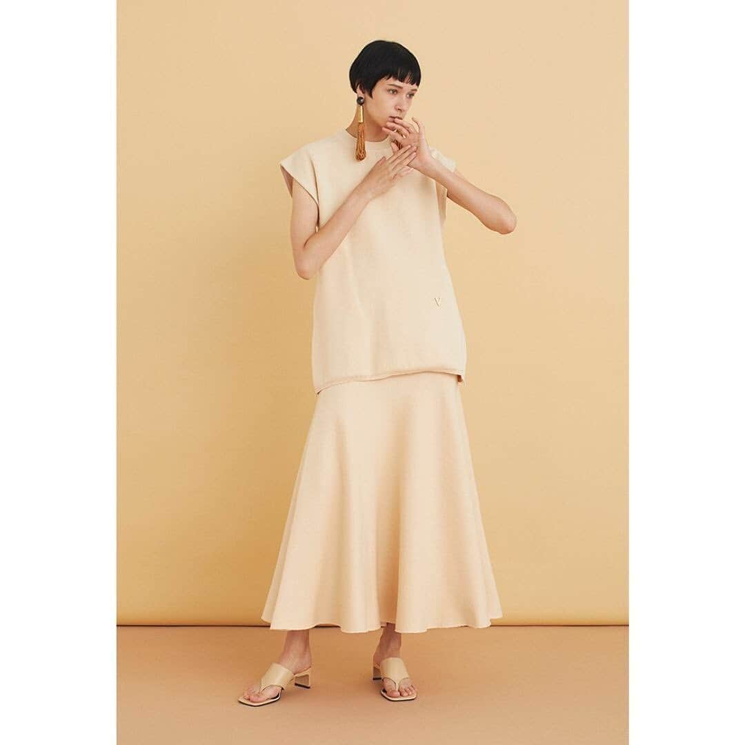 STRIPE DEPARTMENTさんのインスタグラム写真 - (STRIPE DEPARTMENTInstagram)「いつもインスタグラムをご覧の方に、お得な情報をお届け！﻿  /////////////////////////////////////////////////////////////////////////////////////////////// 2021年春夏アイテムの予約アイテム全品ポイント10倍 【2021 SPRING & SUMMER PRE ORDER】は 1月27日（水）11:59まで 🔗 プロフィールURLからチェックしてみてください。  @stripedepartment 👈tap ///////////////////////////////////////////////////////////////////////////////////////////////  2021年春夏、デザイナーズブランドの新作が続々と入荷中！  【venit（ヴェニット）】  "女性らしくモードなデイリーウェア" 同じ糸でつながる、世代を越えてつながる。 この一着への愛着が永遠に続きますように  上質素材に、女性の華やかさやチャーミングな一面をちりばめたデイリーウェアが表情までも美しくする、なにげない今日を特別に変える。  #ストデパwomen #ストデパ #ストライプデパートメント #stripedepartment #venit #ヴェニット #21ss #2021ss #newarrivals #新作 #collection #お買い得情報 #ポイントアップ」1月20日 12時38分 - stripedepartment