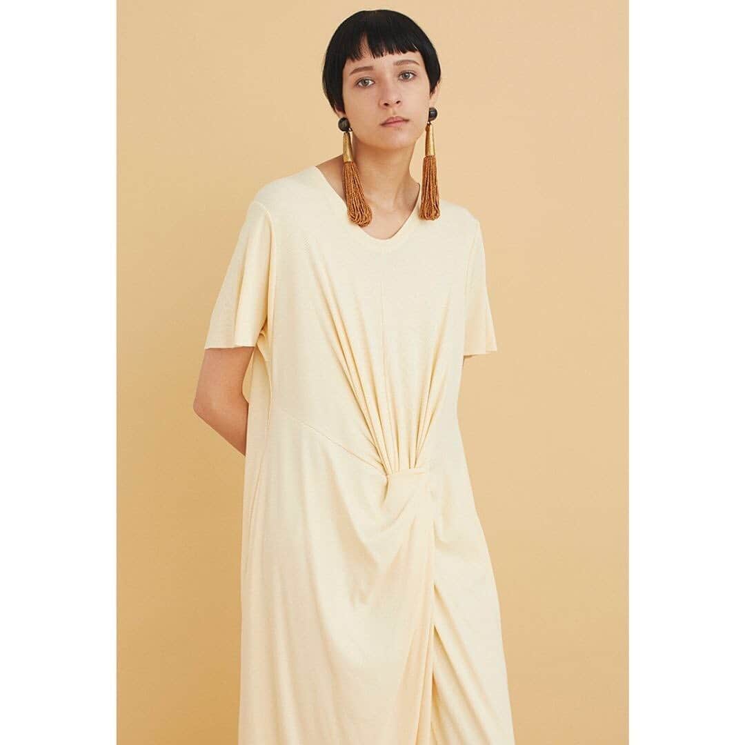 STRIPE DEPARTMENTさんのインスタグラム写真 - (STRIPE DEPARTMENTInstagram)「いつもインスタグラムをご覧の方に、お得な情報をお届け！﻿  /////////////////////////////////////////////////////////////////////////////////////////////// 2021年春夏アイテムの予約アイテム全品ポイント10倍 【2021 SPRING & SUMMER PRE ORDER】は 1月27日（水）11:59まで 🔗 プロフィールURLからチェックしてみてください。  @stripedepartment 👈tap ///////////////////////////////////////////////////////////////////////////////////////////////  2021年春夏、デザイナーズブランドの新作が続々と入荷中！  【venit（ヴェニット）】  "女性らしくモードなデイリーウェア" 同じ糸でつながる、世代を越えてつながる。 この一着への愛着が永遠に続きますように  上質素材に、女性の華やかさやチャーミングな一面をちりばめたデイリーウェアが表情までも美しくする、なにげない今日を特別に変える。  #ストデパwomen #ストデパ #ストライプデパートメント #stripedepartment #venit #ヴェニット #21ss #2021ss #newarrivals #新作 #collection #お買い得情報 #ポイントアップ」1月20日 12時38分 - stripedepartment