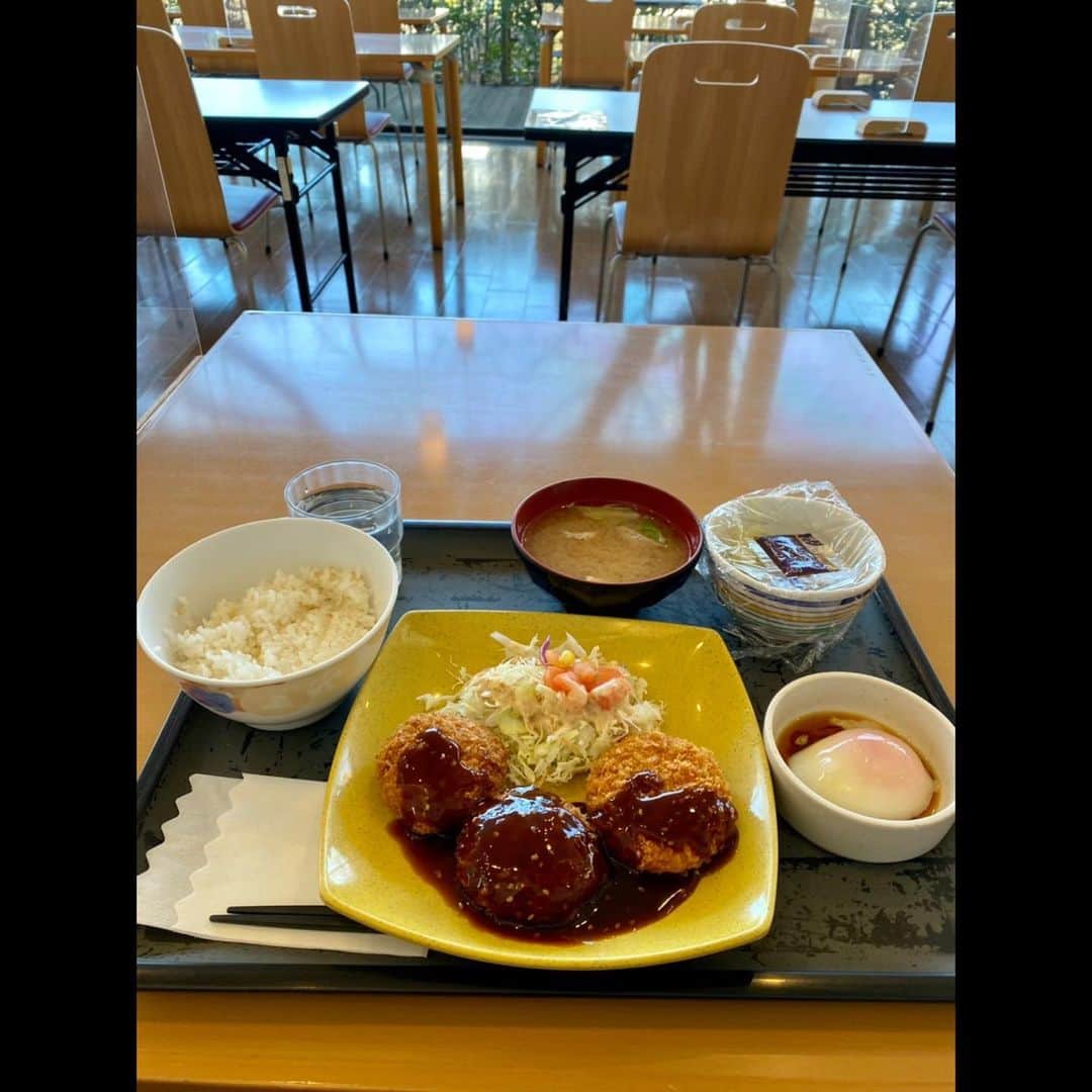 木村拓哉さんのインスタグラム写真 - (木村拓哉Instagram)「﻿ ﻿ 「今日は、クリームコロッケ‼︎﻿ 玄米に、やはり納豆❣️﻿ 外向きに統一されたスタジオの食堂。無言でただひたすらにいただきます‼︎」﻿ ﻿ STAYSAFE‼︎﻿ ﻿ 拓哉﻿ #木村拓哉#TakuyaKimura」1月20日 12時52分 - takuya.kimura_tak