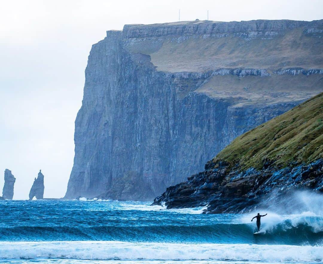 クリス・バーカードさんのインスタグラム写真 - (クリス・バーカードInstagram)「A Faroese dance.   @jquinny」1月20日 12時59分 - chrisburkard