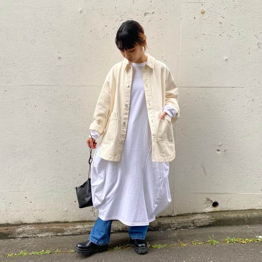 MIDWEST TOKYO WOMENさんのインスタグラム写真 - (MIDWEST TOKYO WOMENInstagram)「@clane_official  BACK SQUEEZE DENIM JK ¥37,400 (size 1,color White) . @nagonstans_official  COTTN JERSEY　SOLID DRESS (size 36 color White) . @marrow_japan  LEATHER MINI CRADLE ¥19,800  (color Black,Brown) . 着用スタッフ163cm . #clane #クラネ #nagonstans #någonstans #ナゴンスタンス #marrow #marrow_japan #denimjacket #white #デニムジャケット #springjacket #スプリングコート #春アウター #ワンピース #ワントーン #ワントーンコーデ #midwest_official」1月20日 13時00分 - midwest_tw