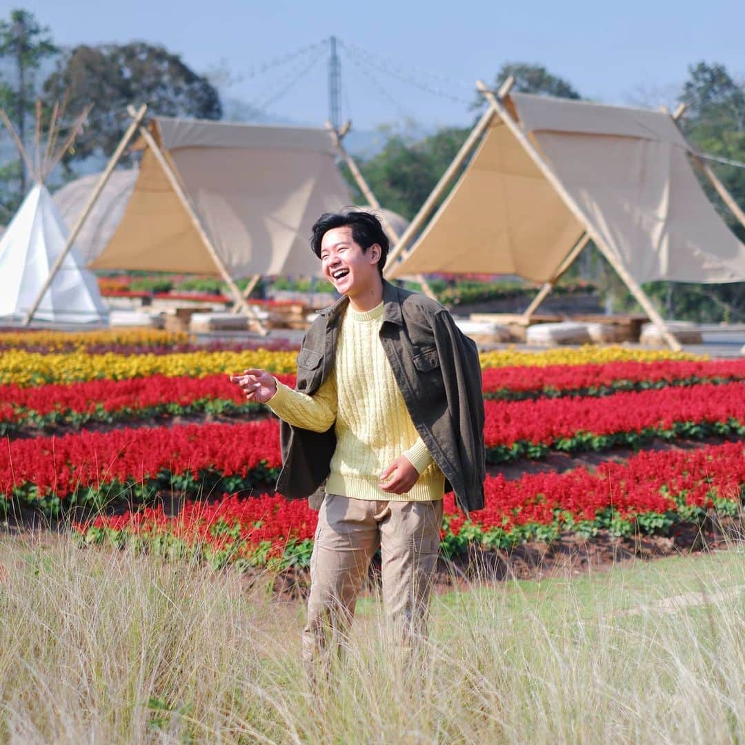 アイス・サランユーのインスタグラム：「ที่บ้านไม่มีดอกไม้หรอก ... เพราะเราเด็ด ! #kirimayakhaoyai @kirimaya_khaoyai #kirimaya  #bloomowild」