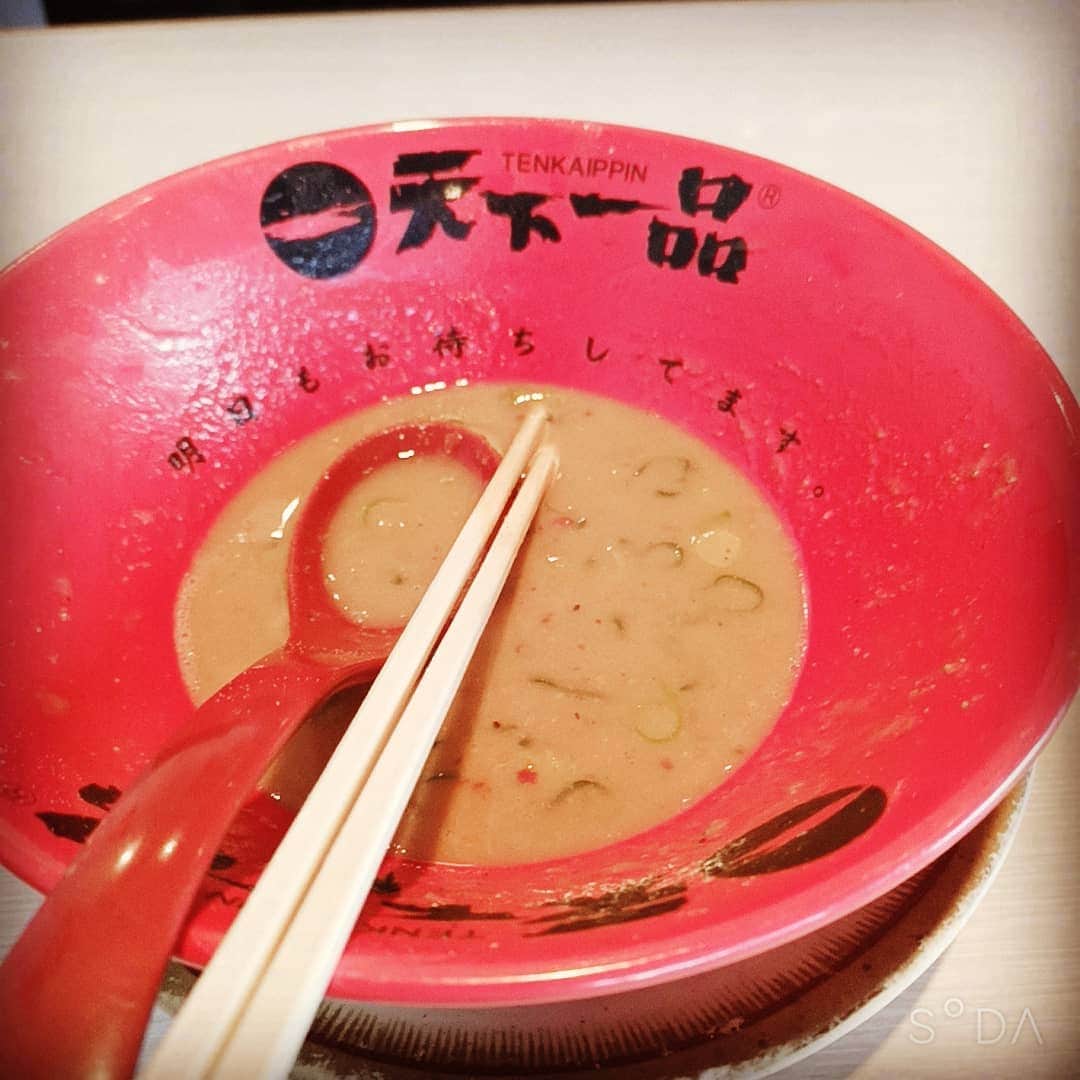 松本隆博のインスタグラム：「。 たまに、食べたくて我慢できん くなるよね(=^^=)。これだけを 喰いにきたー。天下一品(^-^)V」