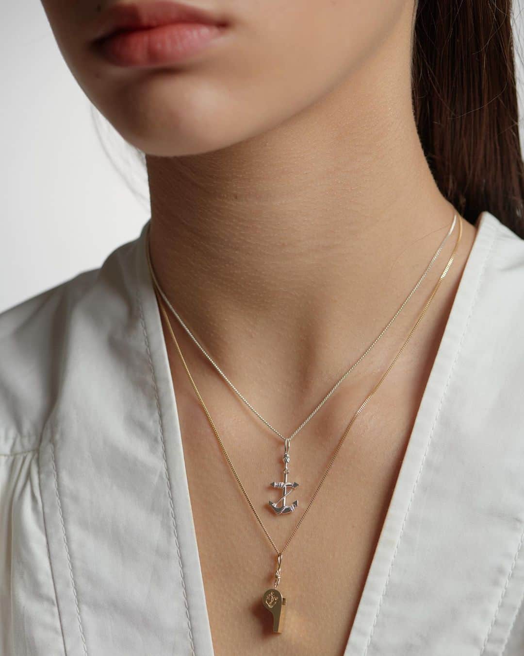 カレンウォーカーのインスタグラム：「Our Anchor and Navigator’s Whistle necklaces - both available again in sterling silver and 9 carat gold in stores and on karenwalker.com. And yes, the whistle does function. Swipe for the demo.」