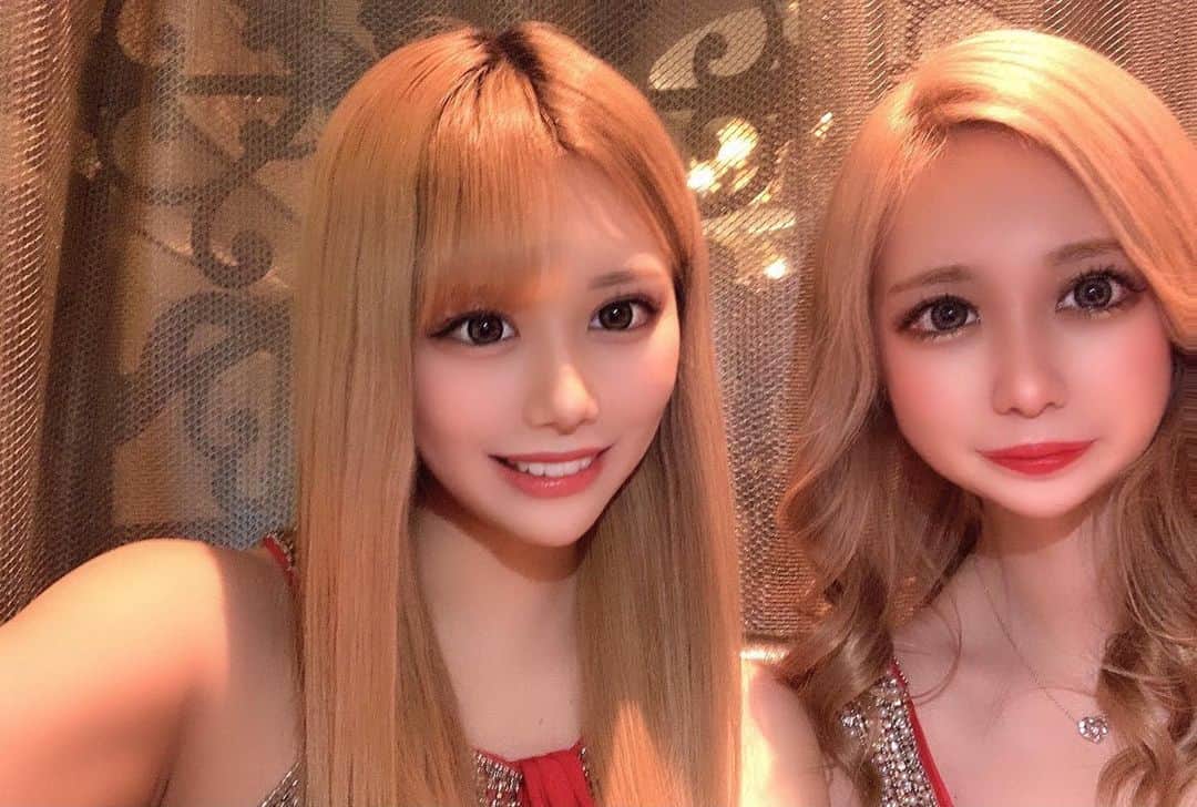 黒魅きららのインスタグラム：「努力し続けても報われない、想い続けても届かない。人生諦めが肝心なのはわかっているけど  #歌舞伎町 #新宿 #キャバクラ #キャバ嬢  #歌舞伎町キャバ嬢 #友情 #ベネ #ベネ東京 #ベネ東京新宿 #venet #venettokyo #六本木 #中洲 #シャンパン #水商売 #夜職 #区役所通り #合法ロリ #ロリギャル #ヘアメイク #一宮 #諦めの悪い子 #精神弱者 #タピオカ #コーヒーのある生活 #犬が居る生活 #かわいい #きれい #痩せる #限界大学生」