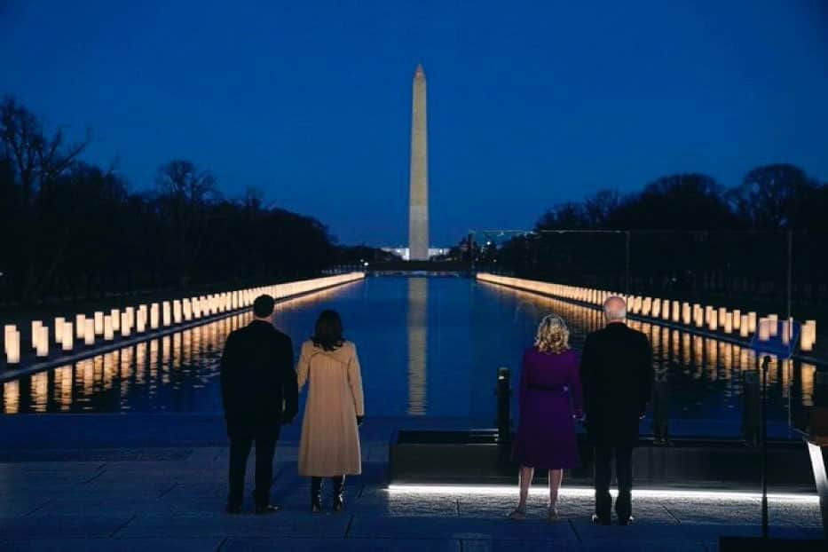 ジョーイ・ブラッグのインスタグラム：「It’s like Christmas Eve . . . (Reposting because the other one cut off the Washington monument like a circumcision.)」