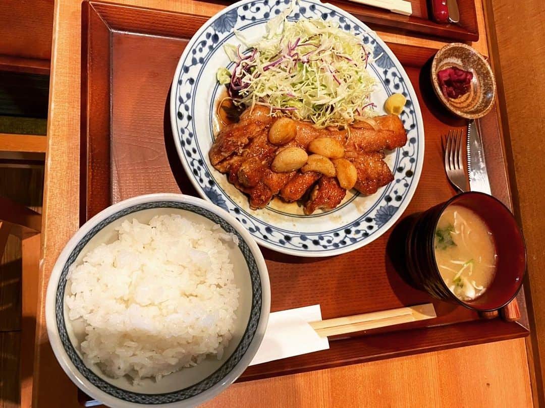 魚金さんのインスタグラム写真 - (魚金Instagram)「【神山町魚金】 今日から営業再開しています🐖 ランチは日替わり！ 今日はトンテキ定食800円(税込)です！ ボリューム満点◎ しかも安い！ これは絶対来なきゃ損！ 林SPFポークがこんな値段で食べられるのは魚金だけです🐖 明日のランチは、ミートソース🍝の予定、、ですがメニューはシェフの気まぐれ💡 お楽しみに〜\( ˆoˆ )/  #魚金 #神山町魚金 #林spf #トンテキ #絶品 #渋谷グルメ」1月20日 14時20分 - uokin_koho