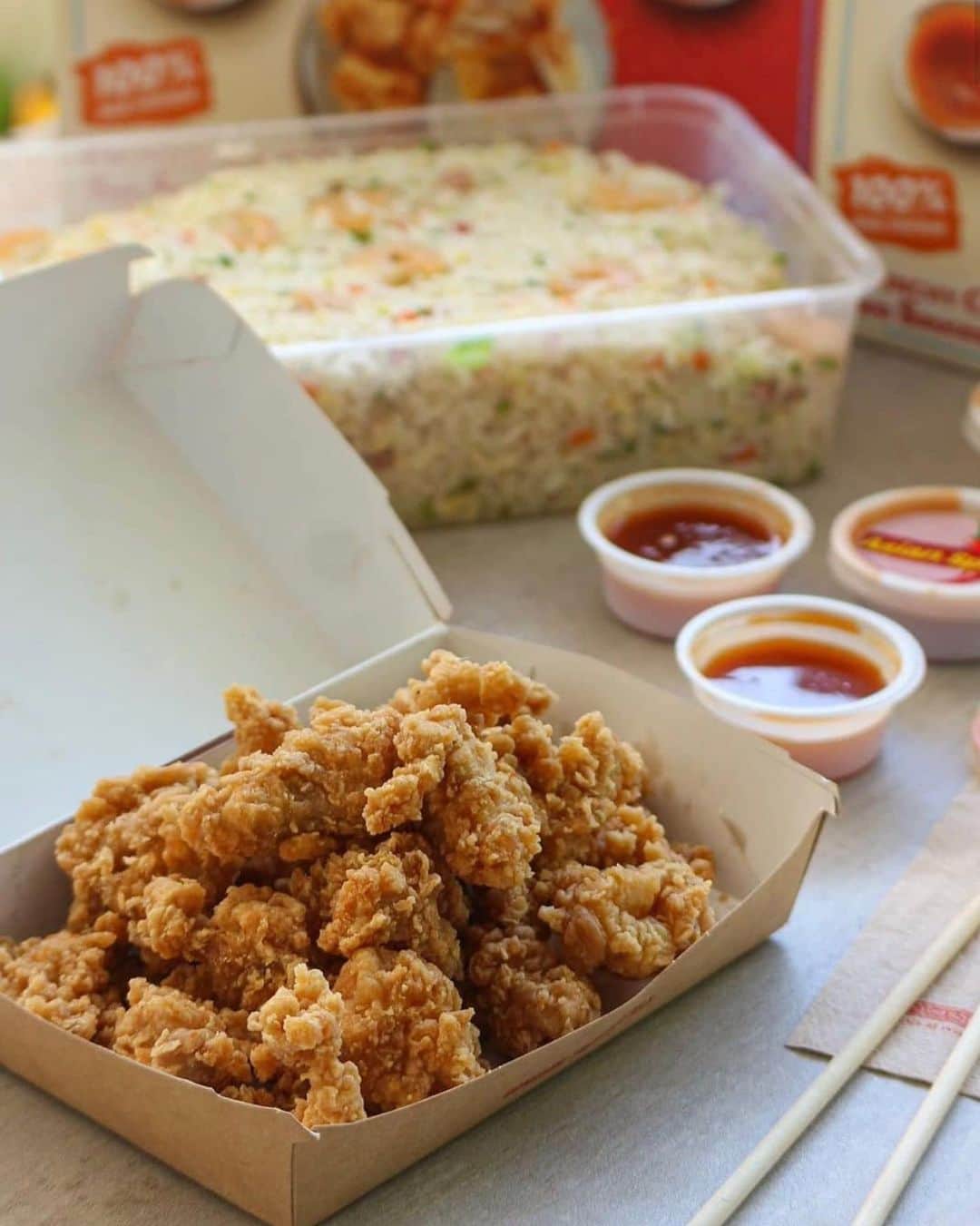 Kim Chiuさんのインスタグラム写真 - (Kim ChiuInstagram)「Hi everyone!!! Still can’t get enough of @chowkingph Chick ‘n Sauce!!!😍 My ultimate comfort food made with 100% chicken chunks and serve with 2 sauces: Sweet and Sour and my personal fave the Asian Spicy sauce!🤤🥢 nakaka goodvibes!!!❤️  I want to send postive vibes to my followers here!! #ChowkingPh will be giving a CHICK ‘N SAUCE TREAT to you and your family!❤️   All you have to do is to comment down below your Small Or Big WINS this January that helped you survive. Be one of the 25 winners of 𝑾𝑰𝑵𝑵𝑬𝑹 𝑺𝑨 𝑺𝑨𝑹𝑨𝑷  𝐂𝐇𝐎𝐖𝐊𝐈𝐍𝐆 𝐂𝐇𝐈𝐂𝐊 ‘n 𝐒𝐀𝐔𝐂𝐄 𝐅𝐀𝐌𝐈𝐋𝐘 𝐁𝐋𝐎𝐖 𝐎𝐔𝐓 that will be randomly selected by @chowkingph .   Announcement of winners will be on January 26 on my IG stories!!! Stay tuned and comment na!!!❤️Madali lang sumali!😁 #ChowkingPH  #ChickNSauce」1月20日 14時22分 - chinitaprincess