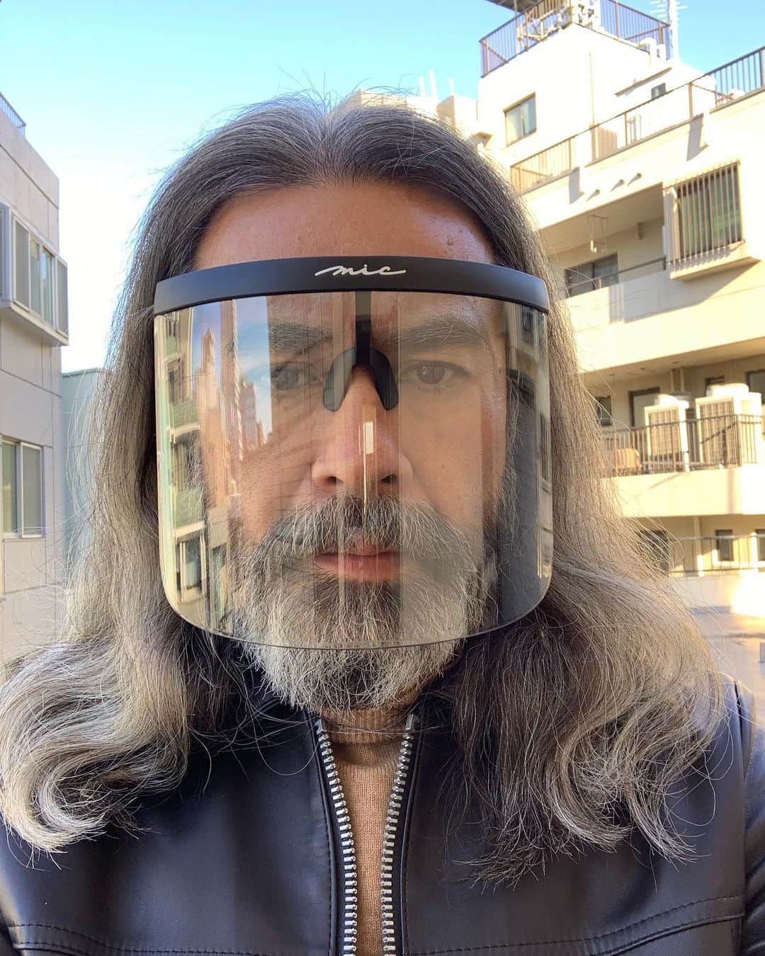 杉原勇武のインスタグラム：「友達のMOTOからフェイスシールドが届きました。 MOTOありがとう。  拘りがあり、デザインも良い❗️ @micebisu で発売しているみたいです。」