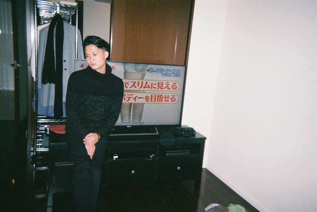 花田優一のインスタグラム：「、 いかがお過ごしですか？  お店が閉まったり スーパーが混んでたり 夜は誰もいなかったり  不思議な毎日ですが 心を健康に！  #花田優一 #奇妙な毎日」
