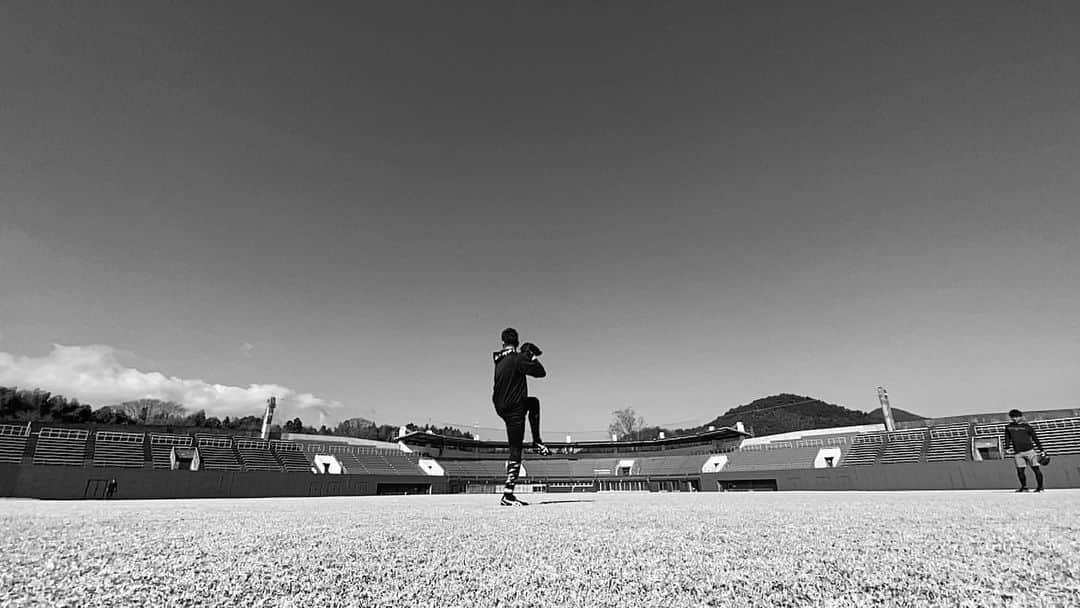 中野崇さんのインスタグラム写真 - (中野崇Instagram)「In the middle of difficulty lies opportunity.  #baseball #pitcher #pitching #training #professional #JARTA #movement」1月20日 15時06分 - tak.nakano