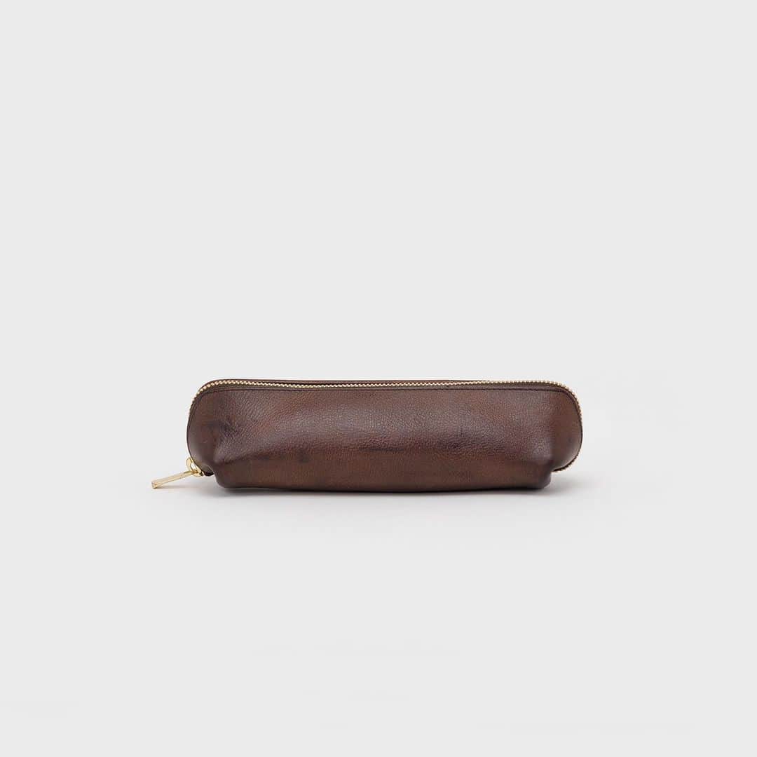 エンダースキーマのインスタグラム：「“case study”﻿ model: lean pen case﻿ color: choco older: 4months﻿ ⠀﻿ #casestudy #henderscheme #スキマ」
